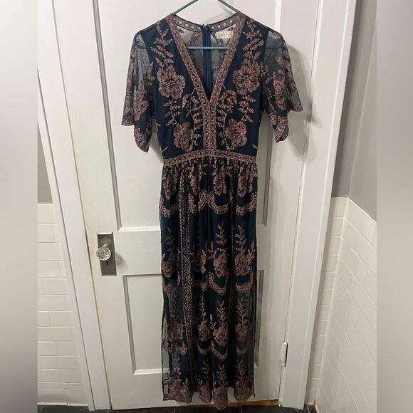 Elegant Floral Lace Dress in Navy and Pink - Picture 1 of 4